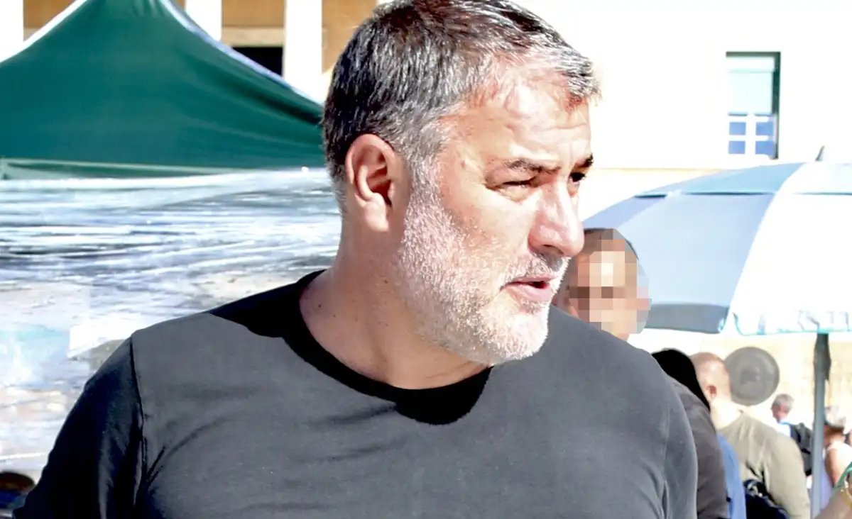 Βασίλης Μπισμπίκης: Δεν ήταν ο Πάνος Ρούτσι – Αυτός πραγματικά τον κάλεσε να πάει στη σκηνή του στο Σύνταγμα