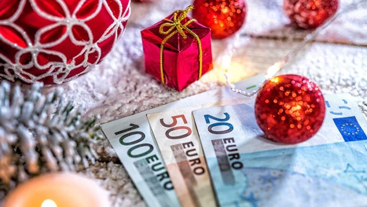 Αν είσαι παντρεμένος, ανύπαντρος, χήρος… δικαιούσαι το έκτακτο επίδομα 150 ευρώ για να πας διακοπές τα Χριστούγεννα