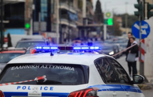 ΧΑΟΣ ΣΤΟ ΚΕΝΤΡΟ ΤΗΣ ΑΘΗΝΑΣ – ΜΕΙΝΕΤΕ ΣΠΙΤΙ