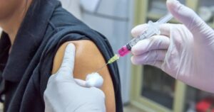 Έκτακτη ανακοίνωση από το Υπουργείο Υγείας για το εμβόλιο της γρίπης