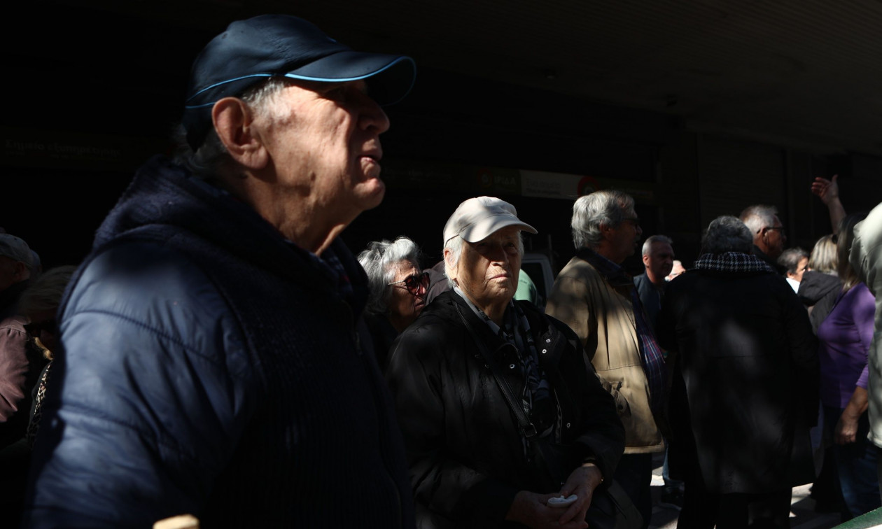 ΕΚTΑΚΤΟ ΓΙΑ ΤΟΥΣ ΣΥΝΤΑΞΙΟΥΧΟΥΣ – ΜΠΑΙΝΟΥΝ ΑΥΤΟΜΑΤΑ ΑΠΟ ΤΟ ΚΡΑΤΟΣ, ΣΤΟΥΣ ΛΟΓΑΡΙΑΣΜΟΥΣ ΤΟΥΣ ΧΙΛΙΑΔΕΣ ΕΥΡΩ