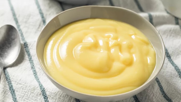 Σπιτικό άνθος αραβοσίτου βανίλια: Η συνταγή των 5 λεπτών και των 5 υλικών που έχεις σίγουρα, για όσους θέλουν σπιτική ζεστή κρεμούλα σήμερα