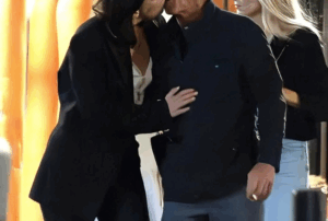 Εκείνος 64, αυτή 30: Σούσουρο με πασίγνωστο ηθοποιό, δεν είδε τον φωτογράφο κι έγινε θέαμα στη μέση του δρόμου