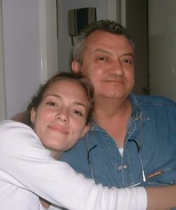 ΘΡΗΝΟΣ για Βίκυ Καγιά: Έχασε τον πατέρα της – Η αποκάλυψη για τη σχέση τους που δεν το περιμέναμε