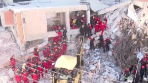 Μεγάλη Τραγωδία στη Τουρκία: Κλαίνε επάνω στα συντρίμμια – Έμαθε όλη η χώρα τα δυσάρεστα