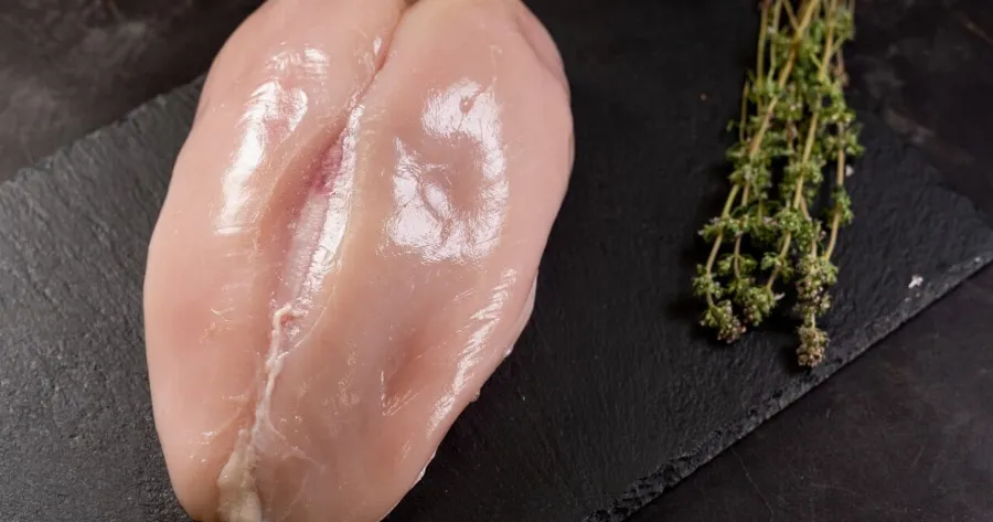 EKTAKTO: Συναγερμός για σαλμονέλα σε ελληνικό φιλέτο κοτόπουλο