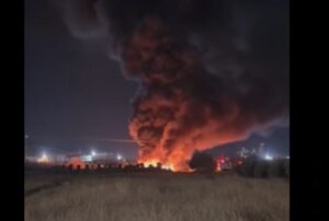 ΕΚΤΑΚΤΟ – ΜΕΓΑΛΗ Πυρκαγιά: Καίει κοντά σε πίστα καρτ, ακούγονται εκρήξεις