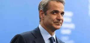 Η Aπoλuτn Avατpoπn από Μητσοτάκη: Ανακοινώνει Auτo που ήθελαν όλοι οι Έλληνες