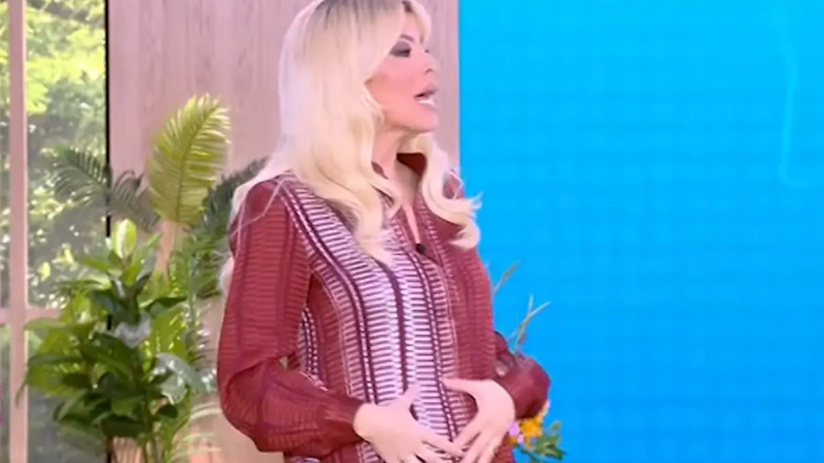 Κατερίνα Καινούργιου: «Πεινάμε!» – Η στιγμή που πιάνει την φουσκωμένη της κοιλίτσα