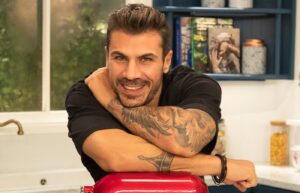 Ρολάκια κανέλας με ψωμί του τοστ: «Έριξε» το ίντερνετ ο Άκης έκανε με 5 υλικά την πιο χριστουγεννιάτικη συνταγή… θα μοσχομυρίσει ο τόπος