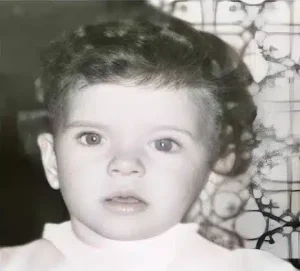 Η ομορφότερη Ελληνίδα που πέρασε από την ελληνική τηλεόραση – Σπάνιες φωτογραφίες από την παιδική της ηλικία