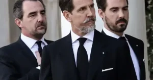 ΒΟΜΒΑ ΓΙΑ ΤΟΥΣ ΝΤΕ ΓΚΡΕΣ – ΜΑΘΕΥΤΗΚΕ ΠΡΙΝ ΛΙΓΟ