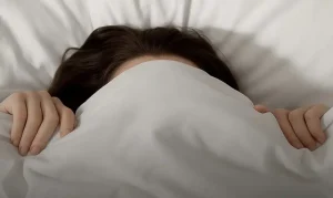 7 πράγματα που ένας άντρας κάνει στο κρεβάτι μόνο όταν σε αγαπάει πραγματικά