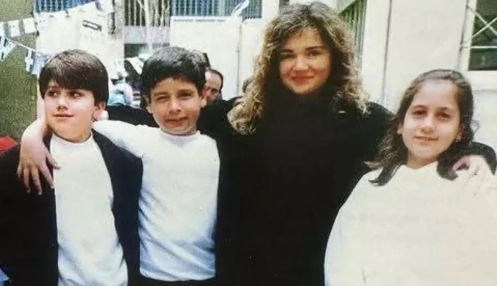 Την αναγνωρίζετε; Είναι σπουδαία Ελληνίδα ηθοποιός αλλά κάποτε ήταν δασκάλα…