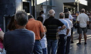 Νέο «δώρο» στους συνταξιούχους: 2.000 ευρώ τον μήνα μαζί με τη σύνταξη