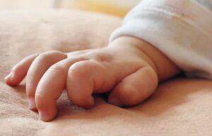 ΑΔΙΑΝΟΗΤΗ ΤΡΑΓΩΔΙΑ