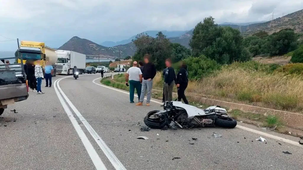 Αγροτικό παρέσυρε δύο μοτοσυκλέτες – Νεκρός 21χρονος, σοβαρά τραυματίας 37χρονος