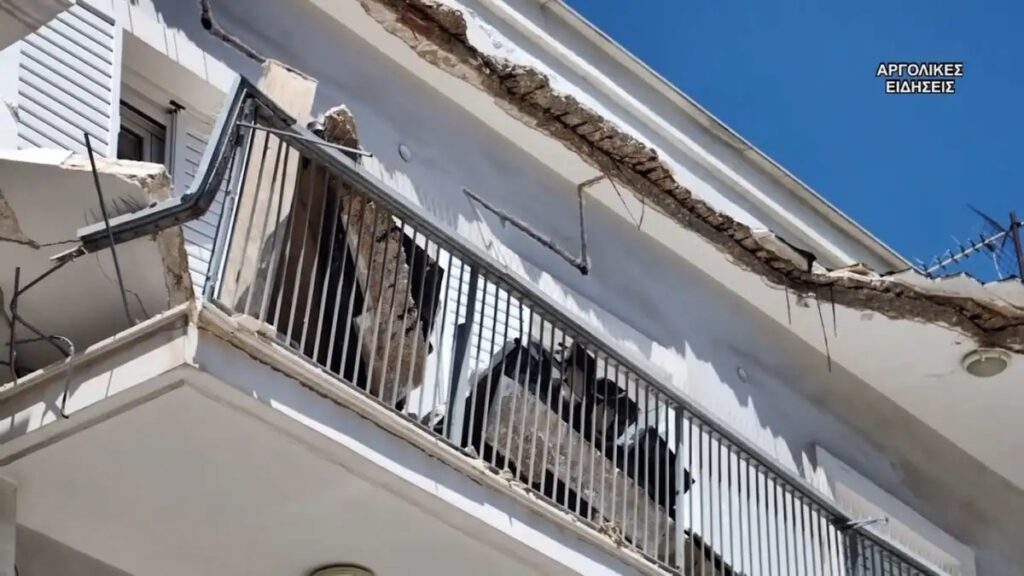 Πανικός: Κατέρρευσε τμήμα μπαλκονιού και πλάκωσε μητέρα
