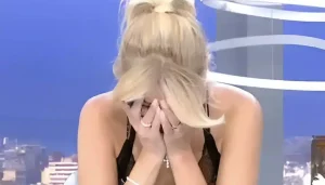 Με άλλη μύτη, άλλα χείλη και μαλλί «καρπολάχανο»: H Φαίη Σκορδά στη πρώτη της τηλεοπτική εμφάνιση ήταν μια άλλη