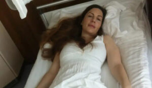 Συγκλονιστική μαρτυρία γυναίκας που «πέθανε» για 2 λεπτά – «Αυτό που είδα στην άλλη πλευρά ξεπερνά κάθε φαντασία»