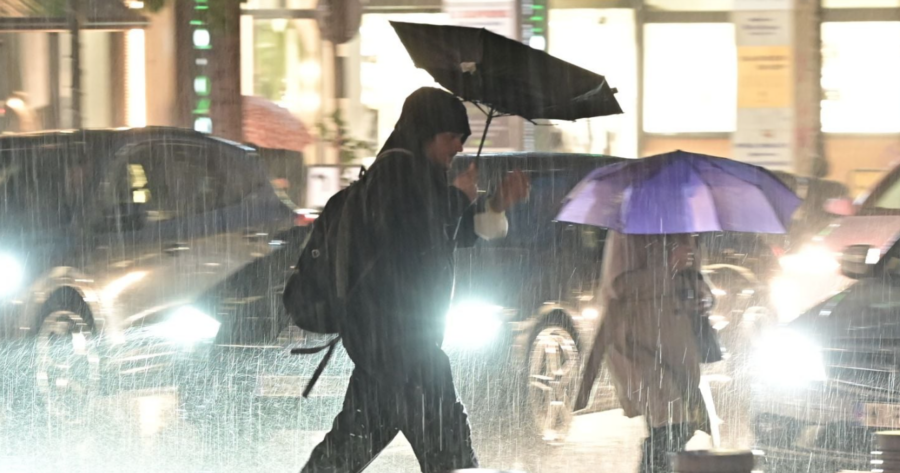 Κακοκαιρία Byron: Νεροποντή στην Αττική – Πλημμύρες και κλειστοί δρόμοι