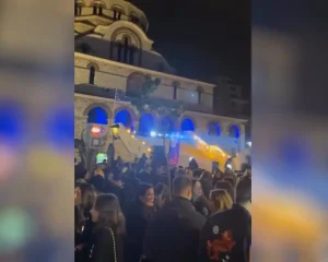 Δεν ξανάγινε! Πάρτι με ηλεκτρονική μουσική μπροστά πασίγνωστη εκκλησία, με τις ευλογίες του Δήμου Αθηναίων – Έξαλλοι οι κάτοικοι της περιοχής