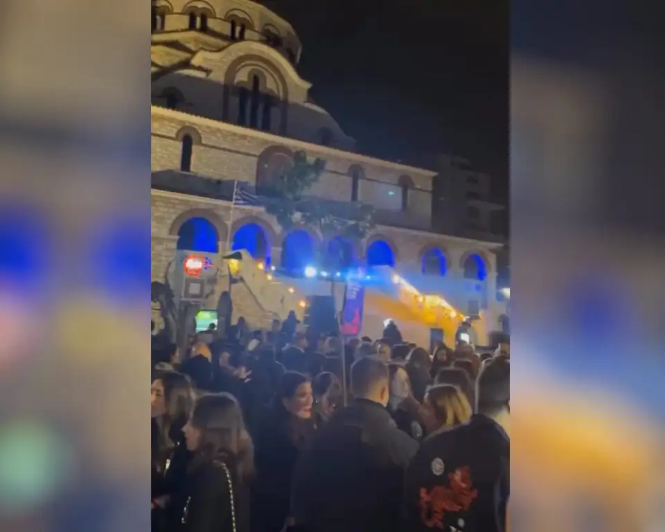 Δεν ξανάγινε! Πάρτι με ηλεκτρονική μουσική μπροστά πασίγνωστη εκκλησία, με τις ευλογίες του Δήμου Αθηναίων – Έξαλλοι οι κάτοικοι της περιοχής