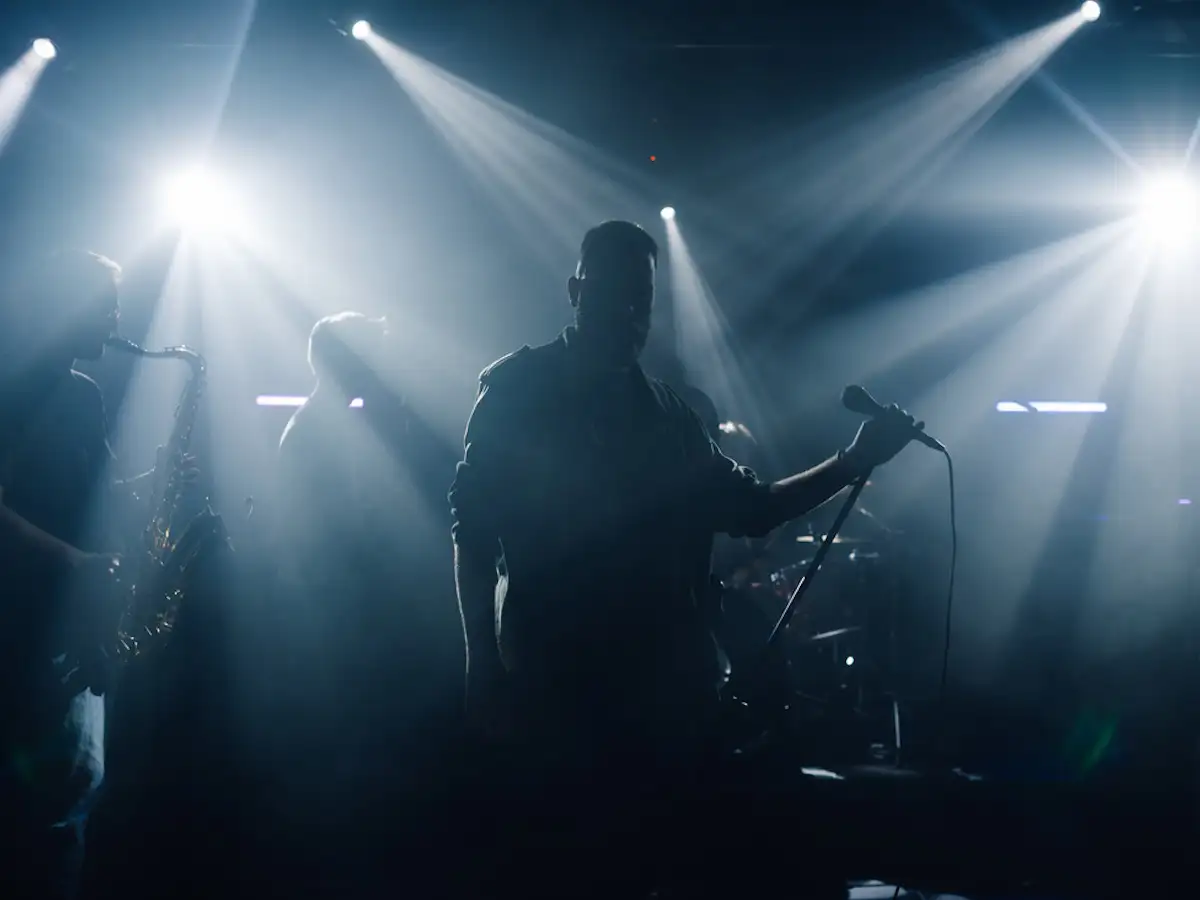 ΕΚΤΑΚΤΟ - Η πρώτη αντίδραση του πασίγνωστου Έλληνα τραγουδιστή που κατηγορείται, μόλις το είπε