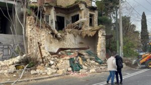 ΕΚΤΑΚΤΟ ΤΩΡΑ – ΚΑΤΕΡΡΕΥΣΕ ΚΤΙΡΙΟ ΣΤΗΝ ΑΘΗΝΑ