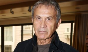 Θρήνος για τον Γιώργο Νταλάρα