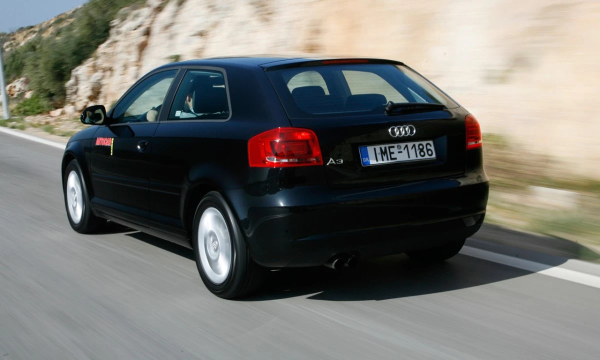 Καρέκλες, γλάστρες και… μηχανάκια: Πρόστιμο 350€ για όσους «κρατούν» θέση πάρκινγκ