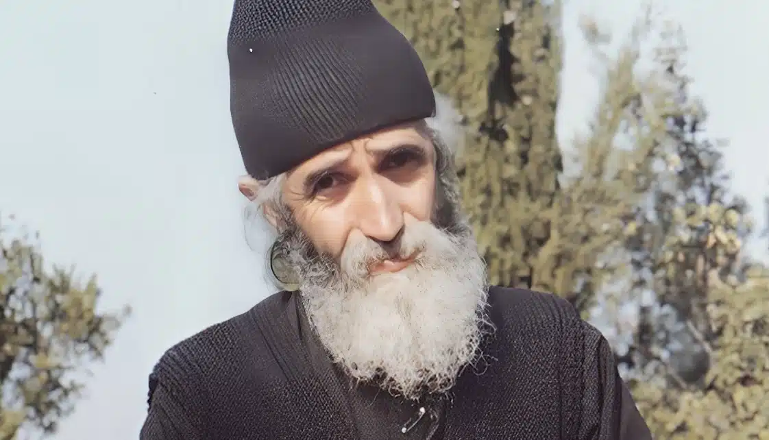 Άγιος Παΐσιος: «Σε τού­τη την ζωή οι φι­λό­τι­μοι τα πλη­ρώ­νουν όλα»