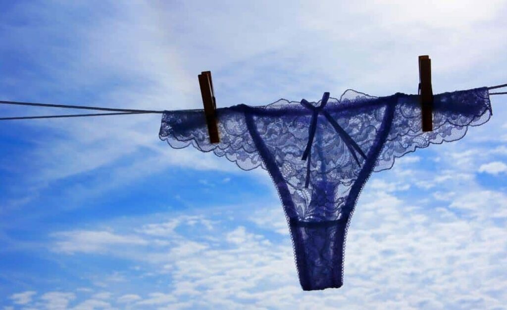 Τα γυναικεία εσώρουχα έχουν φιογκάκι στο μπροστινό μέρος και δεν είναι για διακόσμηση