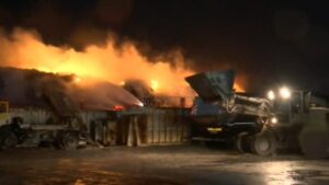 Μεγάλη φωτιά σε πασίγνωστη εταιρεία διακόσμησης – Δυστυχώς έχουμε νεκρούς