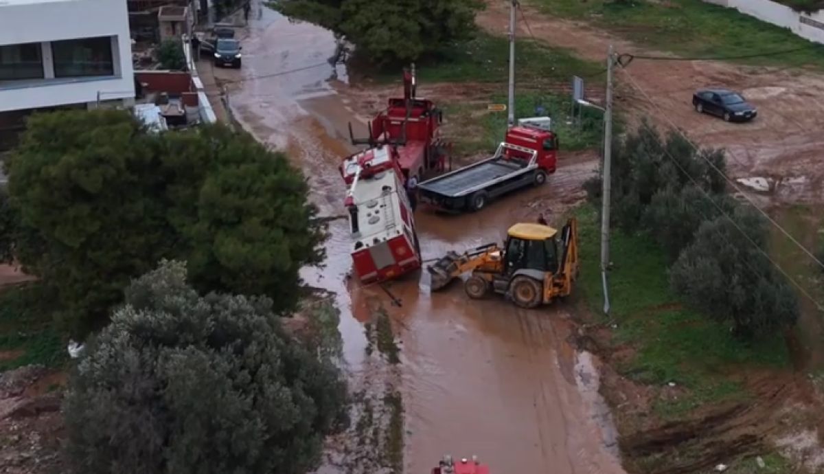 Σε κατάσταση έκτακτης ανάγκης η Βάρη: Εικόνες από ψηλά δείχνουν το μέγεθος της καταστροφής