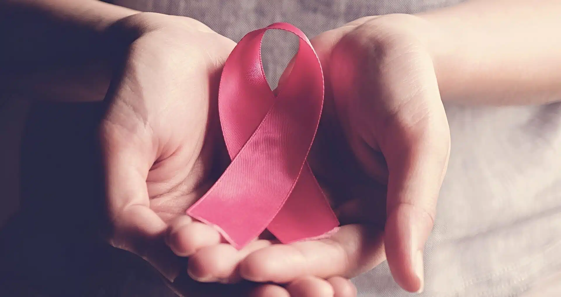 Καρκίνος του μαστού: 4 πρώιμα σημάδια που κάθε γυναίκα πρέπει να γνωρίζει