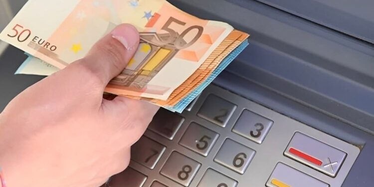 ΕΚΤΑΚΤΟ ΕΠΙΔΟΜΑ – ΠΟΙΟΙ ΤΟ ΠΑΙΡΝΟΥΝ ΧΩΡΙΣ ΝΑ ΚΑΝΟΥΝ ΤΙΠΟΤΑ