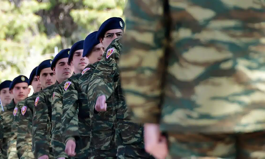 Τέλος στα βύσματα στον στρατό: Οι μοναδικοί που θα μπαίνουν πλέον σε Ναυτικό και Αεροπορία μετά τις αλλαγές Δένδια