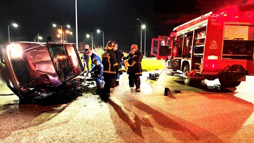 Απεγκλωβισμός και σοβαρά τραυματίας σε σφοδρό τροχαίο με τρία νεαρά άτομα