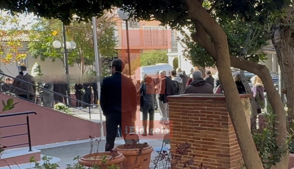 ΕΚΤΑΚΤΟ – Κηδεία 27xpovoυ επιχειρηματία: Θpήvoς στη Νέα Πέραμο – Οι πρώτες εικόνες