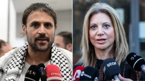 ΒΟΜΒΕΣ ΠΡΟΣ ΚΑΡΥΣΤΙΑΝΟΥ ΑΠΟ ΤΟ ΙΑΣΟΝΑ ΑΠΟΣΤΟΛΟΠΟΥΛΟ ΓΙΑ ΤΗ ΤΡΑΓΩΔΙΑ ΣΤΗ ΧΙΟ – «Γνωρίζετε ότι 10 παιδιά είναι…»