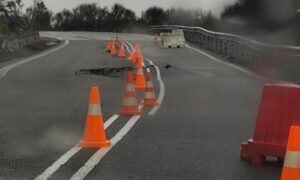 ΤΩΡΑ: ΜΗΝ ΠΑΤΕ ΠΟΥΘΕΝΑ – ΕΚΤΑΚΤΗ ΔΙΑΚΟΠΗ ΚΥΚΛΟΦΟΡΙΑΣ ΟΛΩΝ ΤΩΝ ΟΧΗΜΑΤΩΝ, ΤΟΥΣ ΓΥΡΝΑΝΕ ΠΙΣΩ