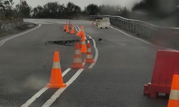 ΤΩΡΑ: ΜΗΝ ΠΑΤΕ ΠΟΥΘΕΝΑ – ΕΚΤΑΚΤΗ ΔΙΑΚΟΠΗ ΚΥΚΛΟΦΟΡΙΑΣ ΟΛΩΝ ΤΩΝ ΟΧΗΜΑΤΩΝ, ΤΟΥΣ ΓΥΡΝΑΝΕ ΠΙΣΩ
