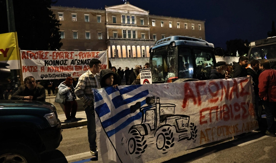 ΕΚΤΑΚΤΟ ΑΠΟ ΑΓΡΟΤΕΣ ΣΤΟ ΣΥΝΤΑΓΜΑ