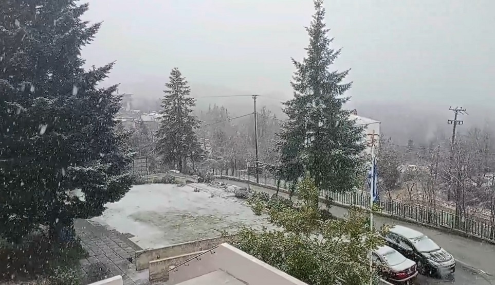 ΜΟΛΙΣ ΑΡΧΙΣΕ ΝΑ ΧΙΟΝΙΖΕΙ: ΔΕΙΤΕ ΒΙΝΤΕΟ