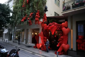 Αυτή είναι η πασίγνωστη γυναίκα που βρέθηκε νεκρή χτες το βράδυ στο κέντρο της αθήνας