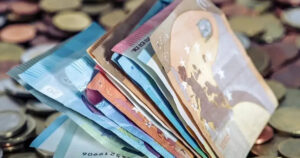 Κλείδωσε η αύξηση του κατώτατου μισθού την 1η Απριλίου: Πού φτάνει ο μέσος μισθός