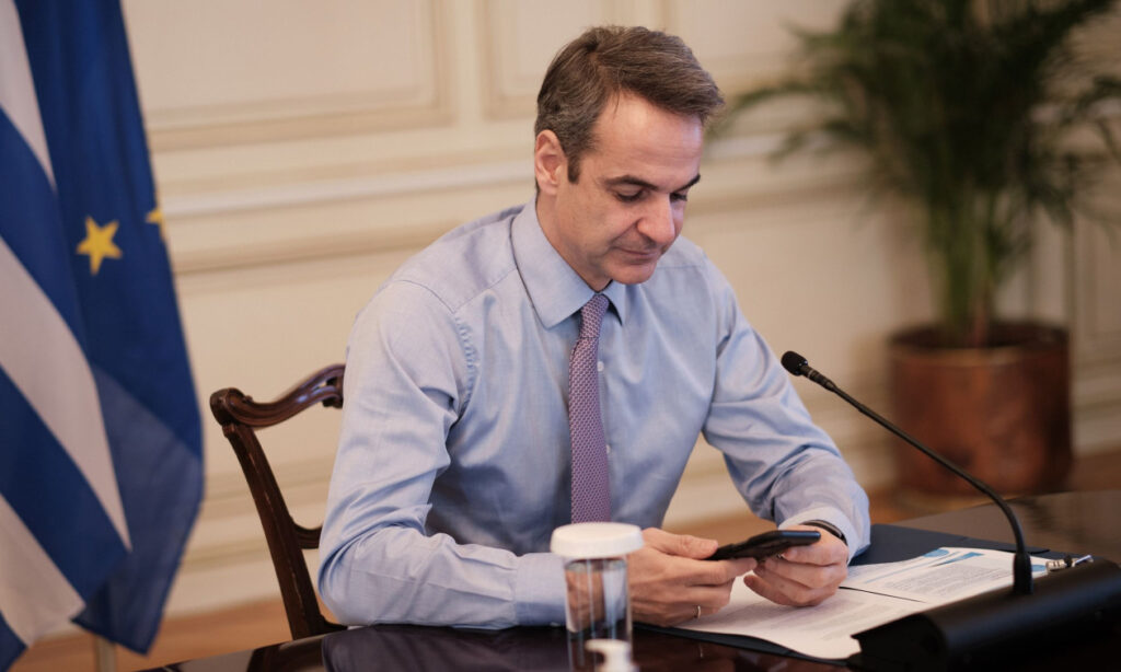 Πόλεμος στη Μέση Ανατολή: Επικοινωνία Μητσοτάκη με τον Εμίρη του Κατάρ και τον πρόεδρο των ΗΑΕ