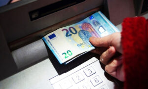 ΤΩΡΑ – Έκτακτο επίδομα Πάσχα έως 250 ευρώ – Οι δικαιούχοι