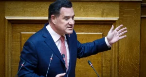 MENEI EKΤΟΣ Ο ΓΕΩΡΓΙΑΔΗΣ: ΜΟΛΙΣ ΜΑΘΕΥΤΗΚΕ ΑΠΟ ΤΗΝ ΝΕΑ ΔΗΜΟΚΡΑΤΙΑ